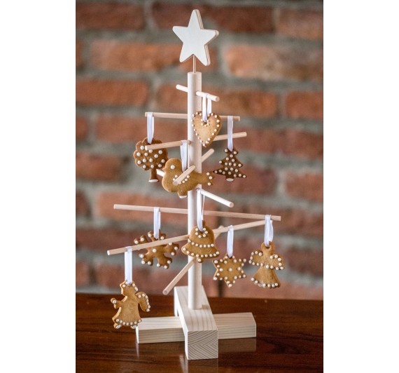 Xmas3 XS2 wooden tree with gingerbread ornaments
